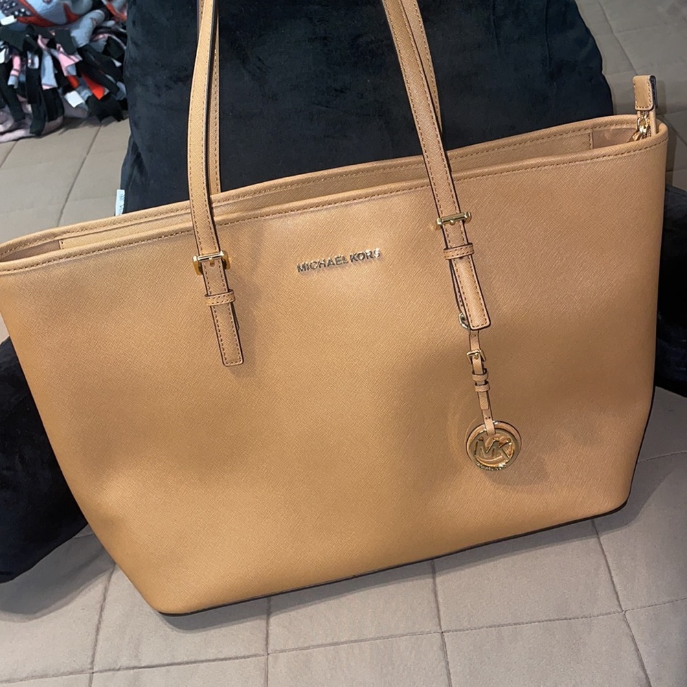 NWT Michael Kors Jet set travel